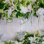 Живые цветы для стола гостей