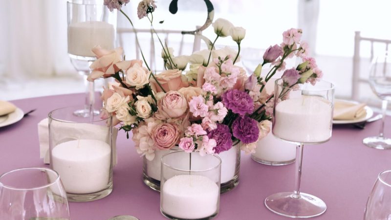 Сервировка стола свечи на свадьбу живые цветы